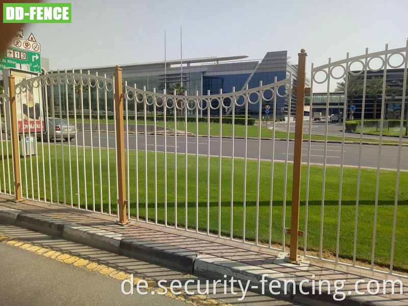 Wellen gebogene Dekorationszauntafel Metallstahl / Schmiedeeisen / Aluminiumzaun für die städtische Straße Fußgängerbarriere